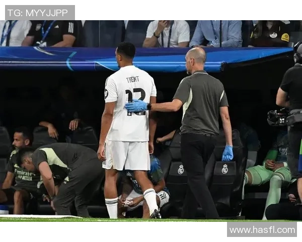 皇马与巴伦西亚激战正酣红牌争议引发球迷热议与讨论